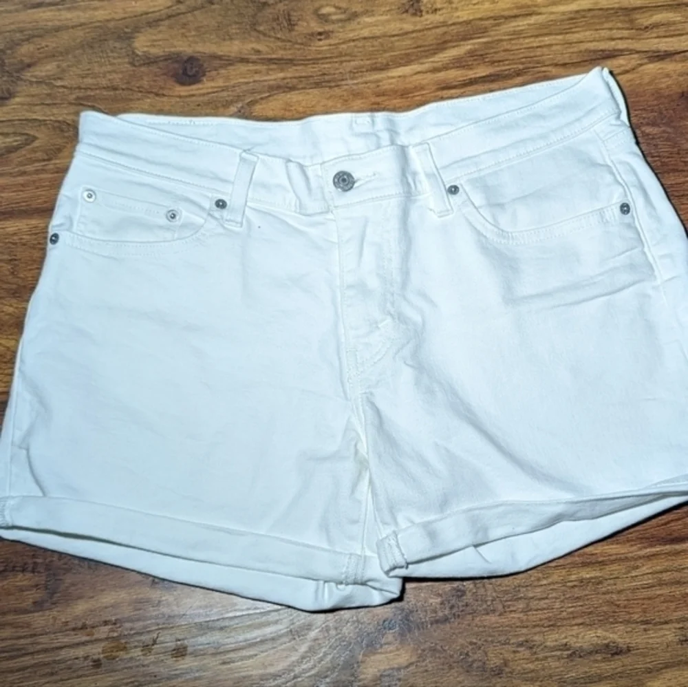 Levis Shorts Women's 32 White Mid Length High‎ Rise Bermuda Denim Shorts Solid